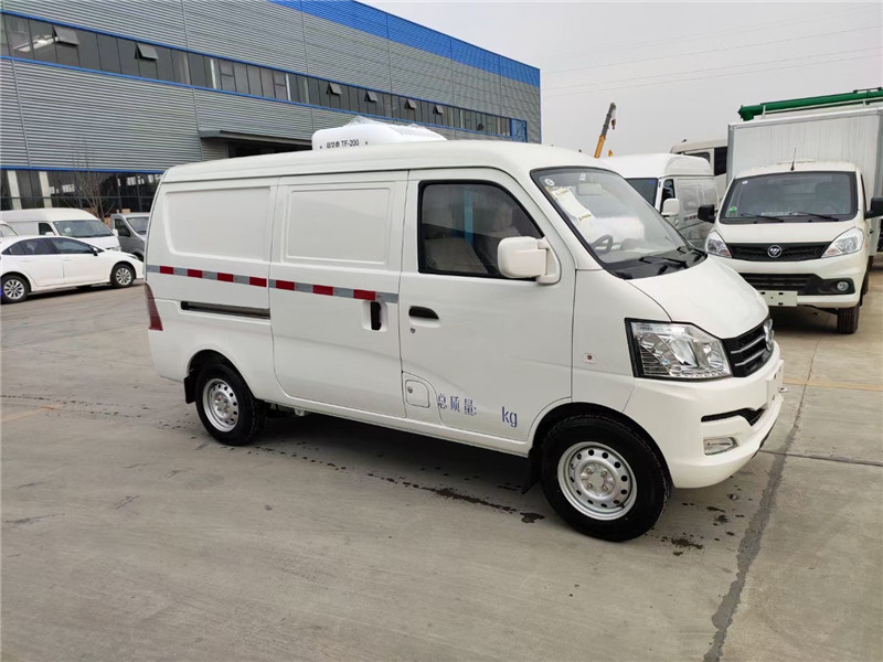 國六 重慶長(zhǎng)安V3面包冷藏車