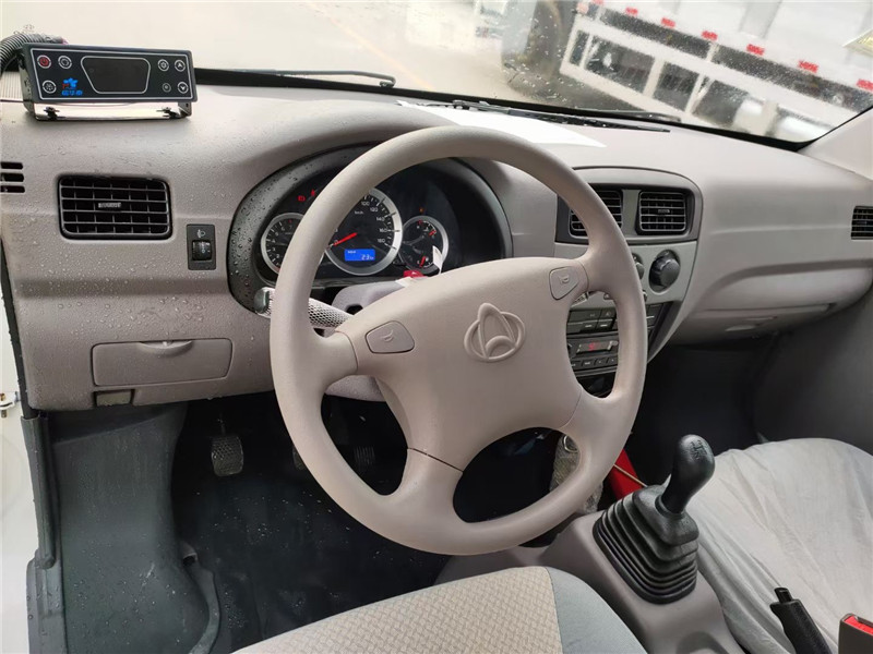 國六 重慶長(zhǎng)安V3面包冷藏車